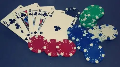 Studio live dealer bintang189 dengan layar angka hasil undian real-time di layar mobile